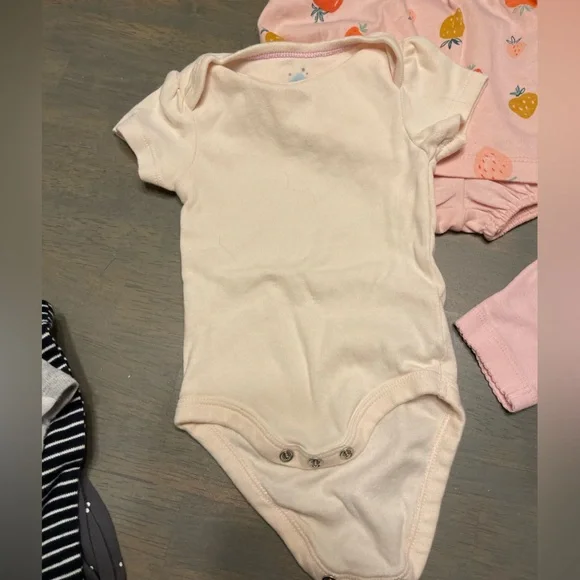 🤱🏼 Infant Girls Bundle | Size 0-3 months - Picture 8 of 15